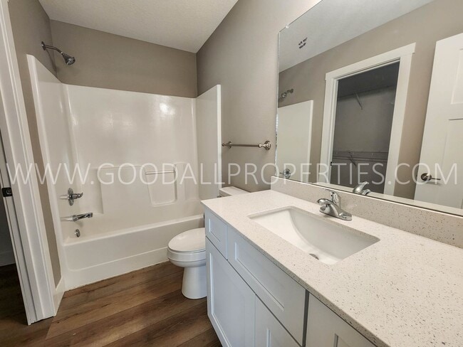 Building Photo - Fully remodeled 3 bedroom home in Waukee w...