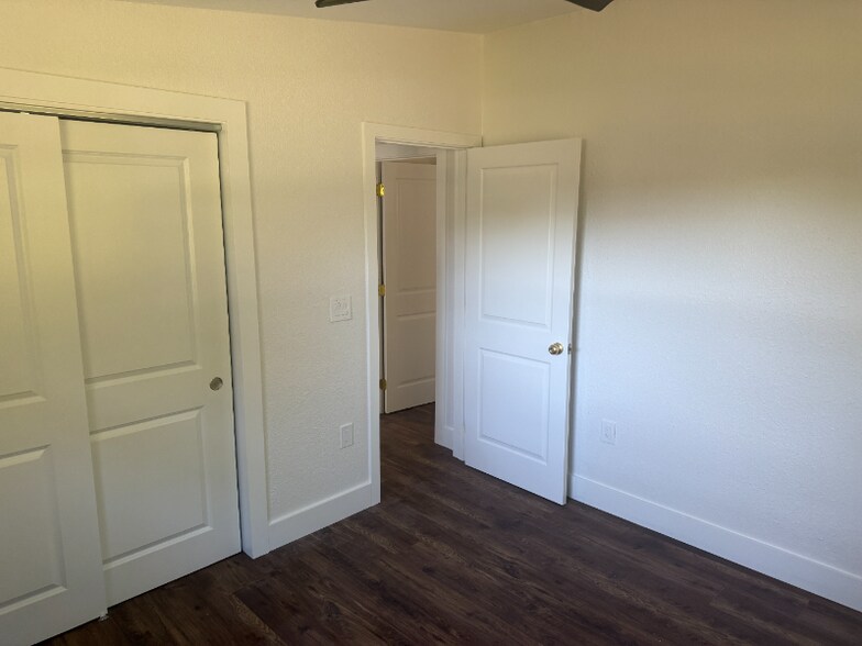 Building Photo - 3000 Karen Ave