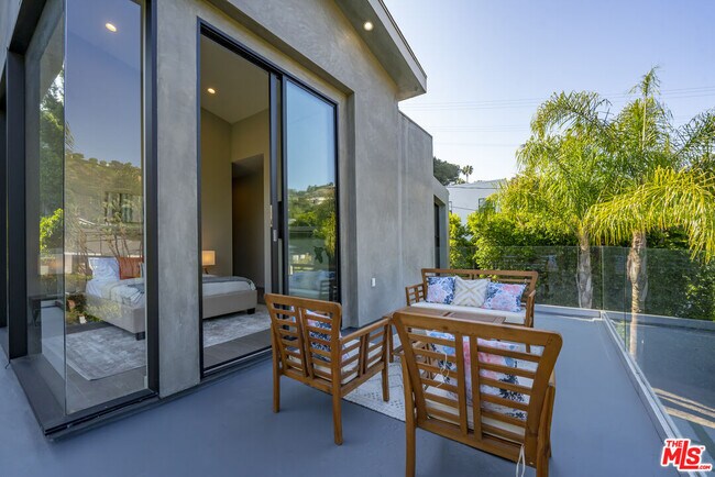 Building Photo - 1847 Coldwater Canyon Dr