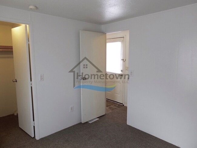 Building Photo - 2 Bed 1 Bath Mobile with Fenced Yard and Storage Shed!