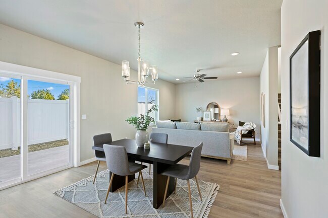 Building Photo - 16542 Red Oak Dr