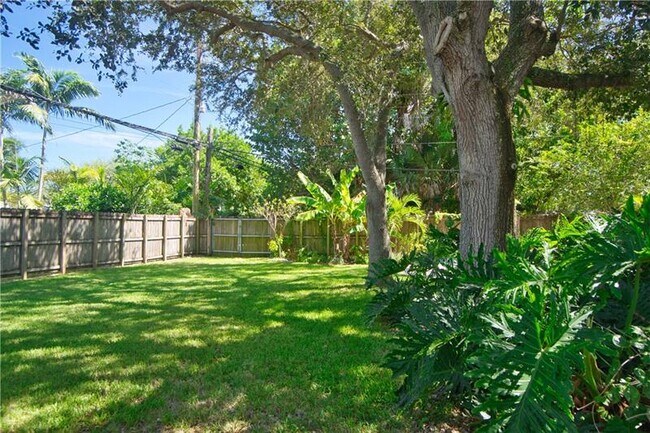 Building Photo - 412 SW 13th St