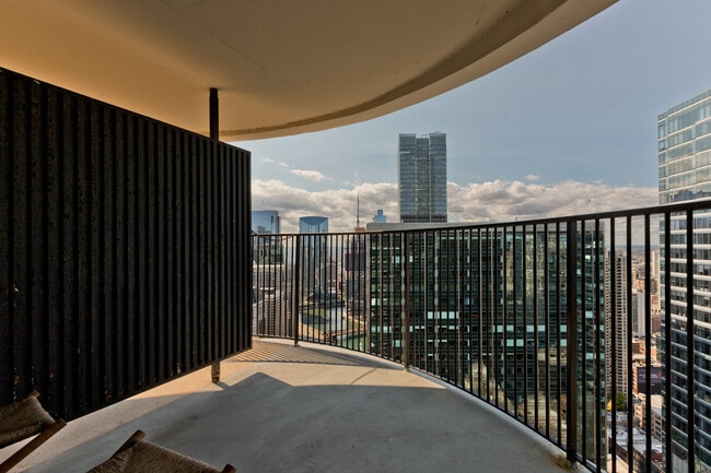 Building Photo - 300 N State St