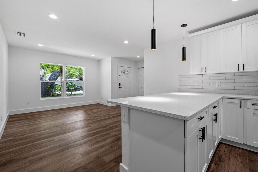 Building Photo - 12335 Yellow Rose Cir
