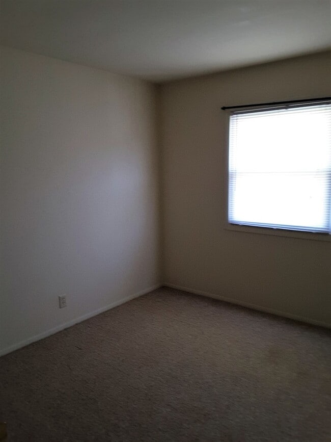 Building Photo - '051