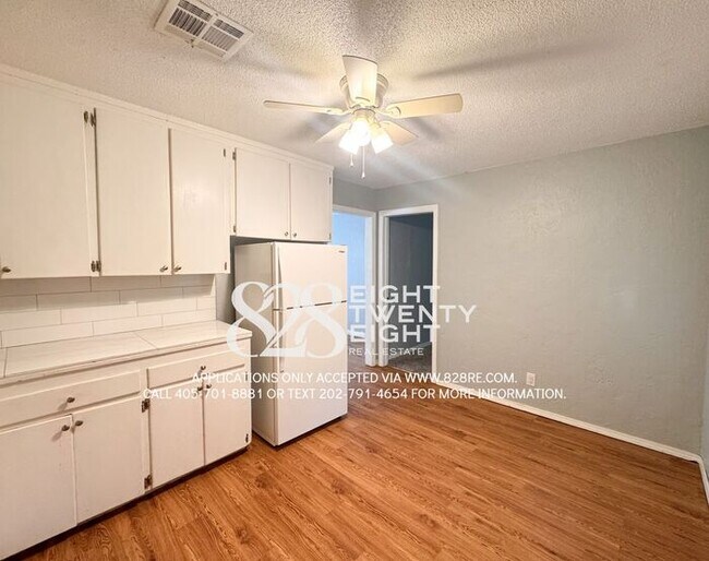 Building Photo - 1/2 OFF 1ST MONTH'S RENT! 3 Bed/1 Bath Single Family Home Available Now! Within 5 miles of TAFB!