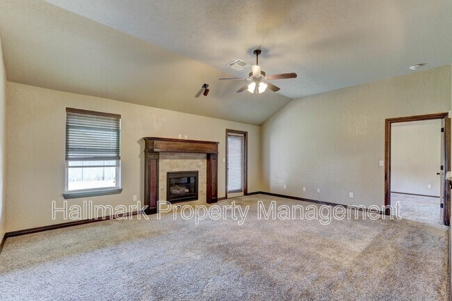 Building Photo - 920 SW 13th St