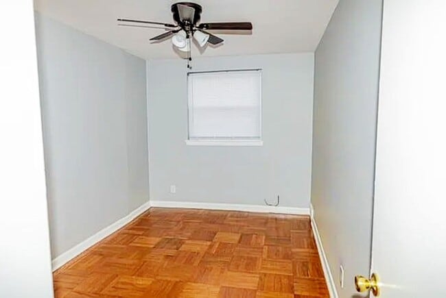 Building Photo - Stunning 3-Bedroom Townhome with One-Car Garage! Available NOW!