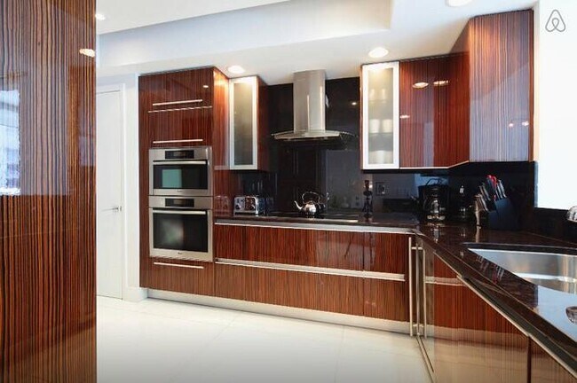 Building Photo - 2711 S Ocean Dr