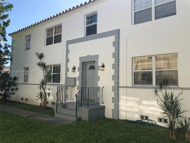 Building Photo - 15 Sidonia Ave