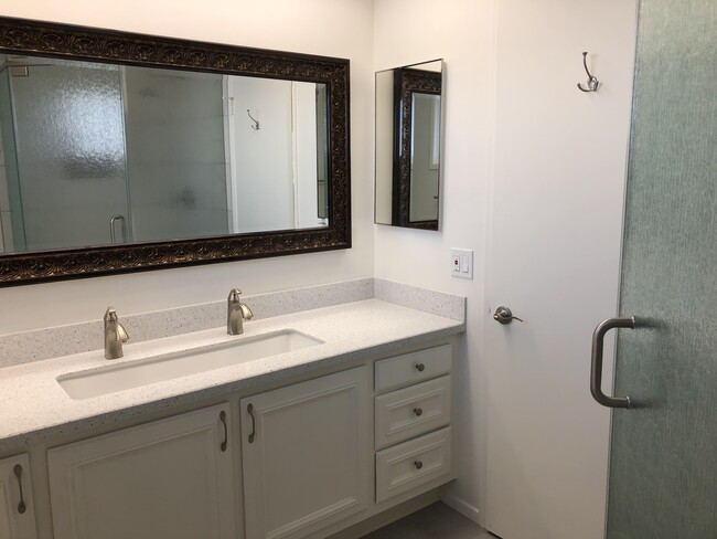 Main Bathroom - 7702 Duquesne Pl