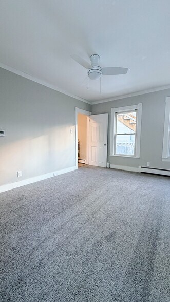 Building Photo - 554 Dubuque St