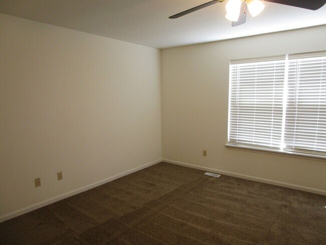 Building Photo - 3519-3521-3521 Prescott Dr