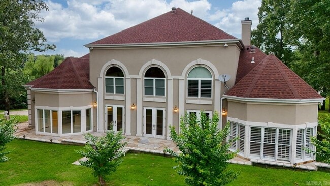 Building Photo - 2213 Doral Dr