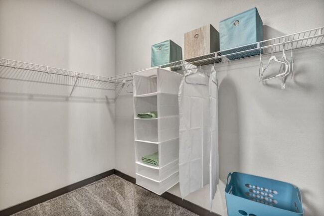 Building Photo - Resort-Style Living | 8 Weeks Free + $1250 Off!