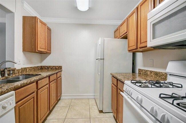 Building Photo - 2053 Dixie Belle Dr