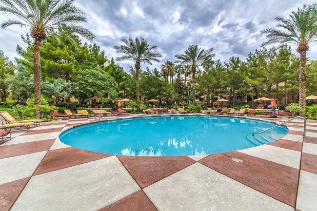 Building Photo - 230 E Flamingo Rd