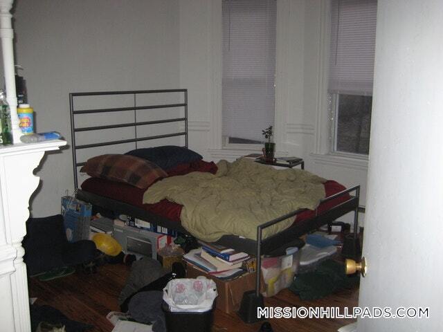 Building Photo - 94 Hillside St