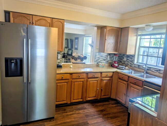 Building Photo - 1350 Riverside Cir