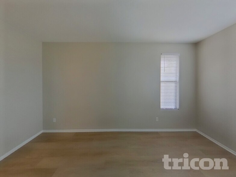 Building Photo - 6624 S 45th Glen