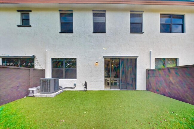 Building Photo - 15490 NW 91st Ct