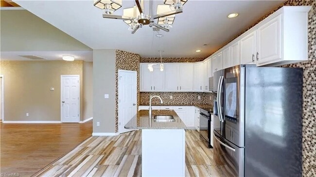 Building Photo - *** READY TO MOVE IN BY FIRST WEEK OF MAY***