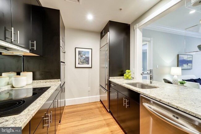 Building Photo - 910 Powhatan St