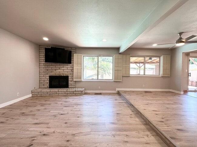 Building Photo - 5011 Jennings Way