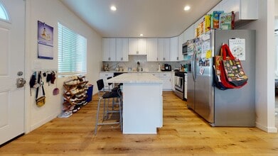 Building Photo - 5630 Dorothy Dr