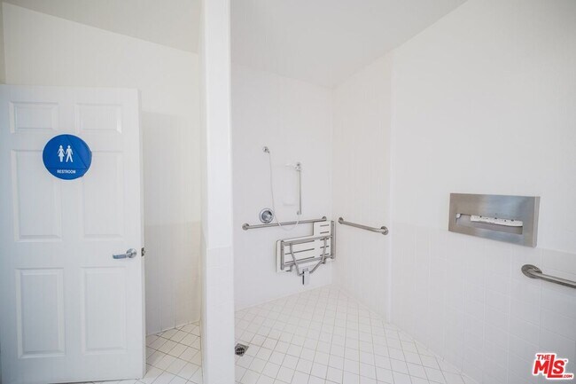 Building Photo - 937 12th St