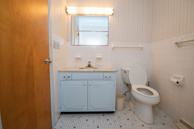 Building Photo - 3 bed 2 bath home in Valparaiso