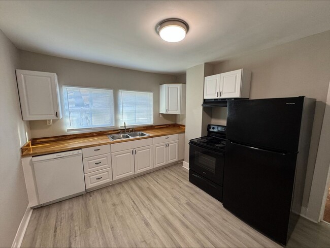 Building Photo - $350 off the first month's rent! Fully upd...