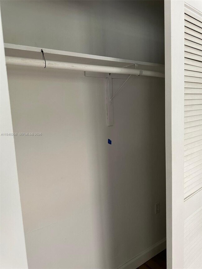 Building Photo - 60 Park Dr