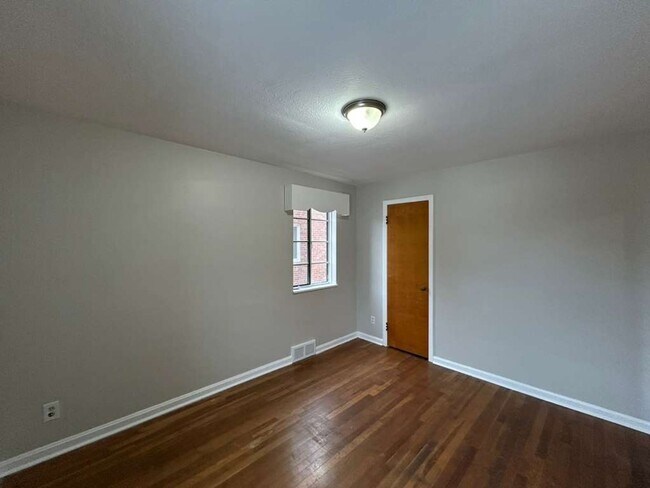 Building Photo - 19181 Lakeshore Blvd