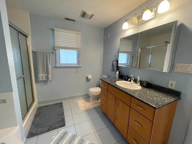 Building Photo - 13 S Kenyon Ave