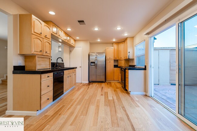 Building Photo - Cozy 3 Bed 1.5 Bath Town Home w/ Private Patio