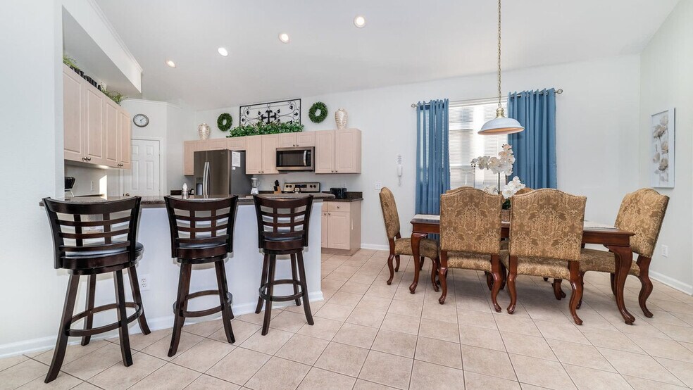 Building Photo - 8135 Sun Palm Dr