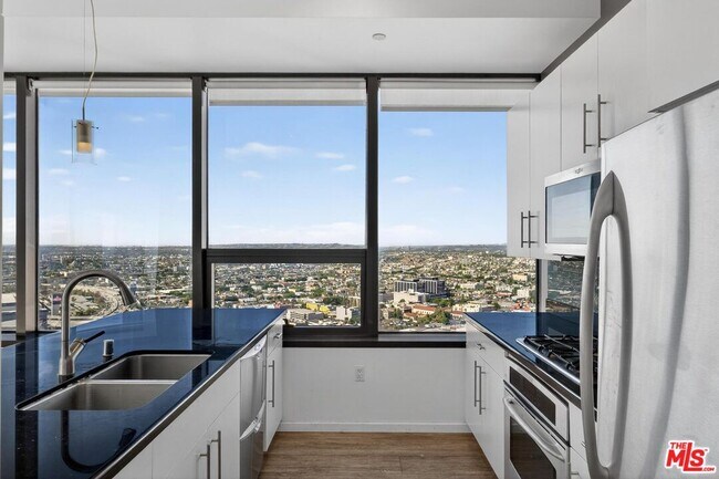 Building Photo - 1100 Wilshire Blvd