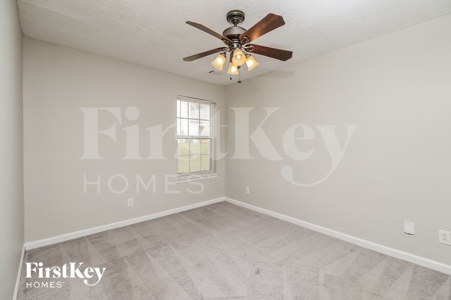 Building Photo - 3080 Lakeside Cir