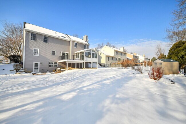 Building Photo - 389 Colonial Cir