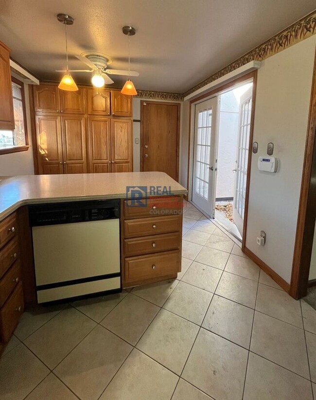 Building Photo - 1605 Flemming Dr