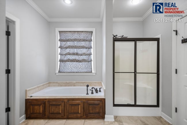 Building Photo - 4040 Robinwood Cir