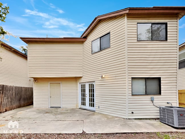 Building Photo - 9023 Mountain Field Dr