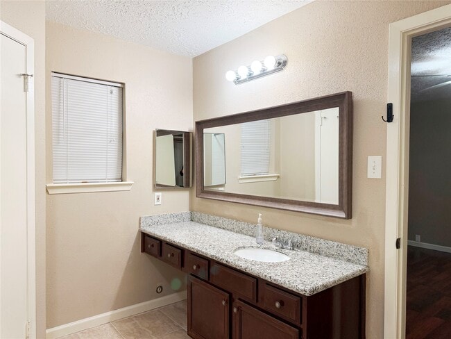 Building Photo - 4923 Kentwalk Dr