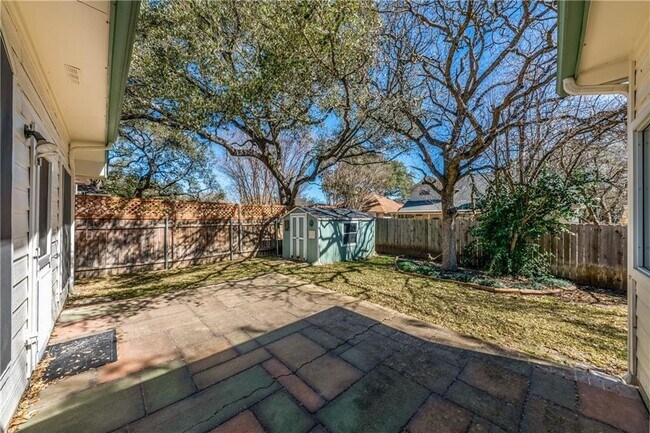 Building Photo - 15831 W Dorman Dr