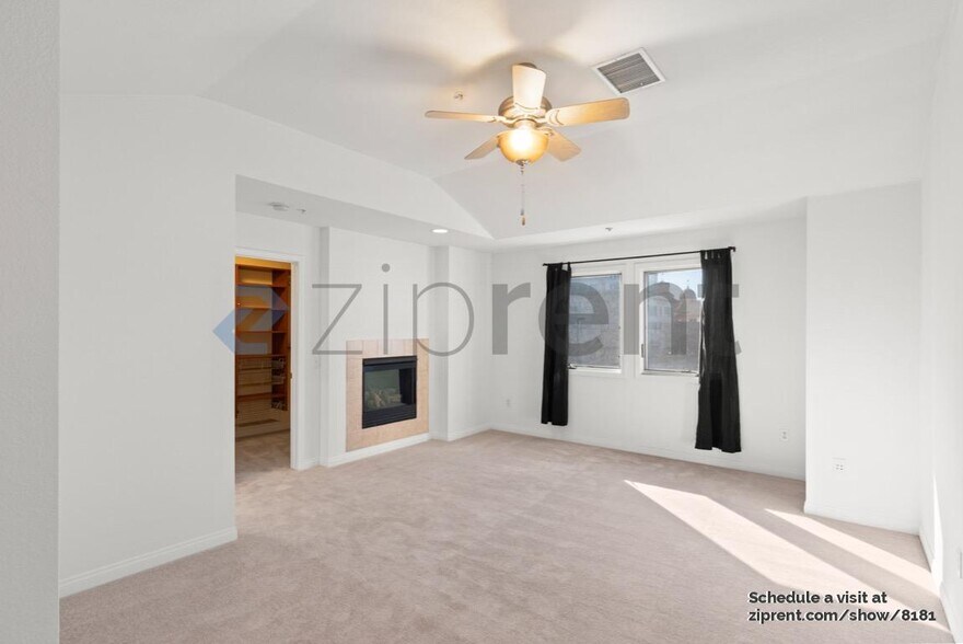 Building Photo - Unit