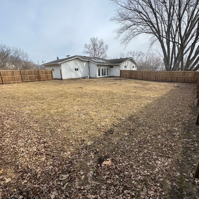 Building Photo - Spacious 3-Bedroom Home on Half-Acre Lot in Top-Rated Pleasant Valley School District!