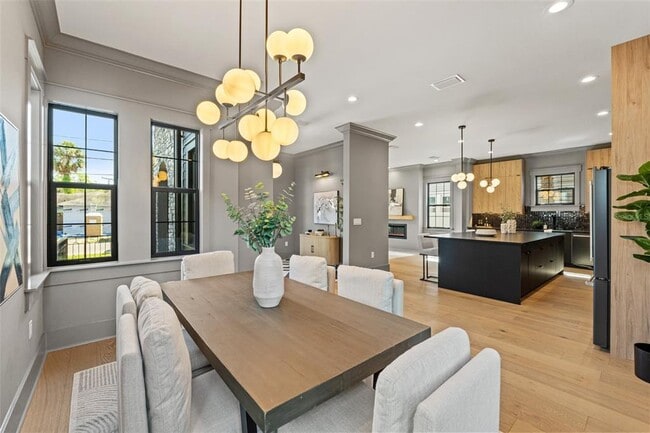 Building Photo - 807 W Park Ave