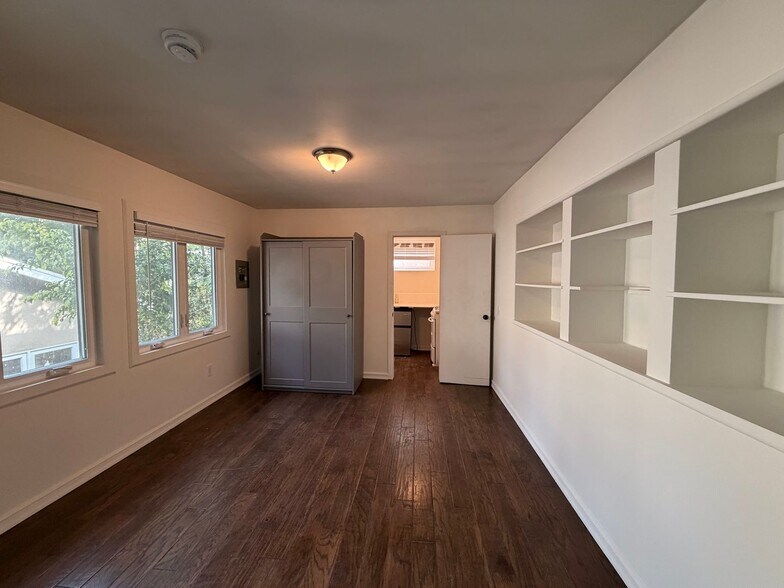 Building Photo - 2530 Glen Green St