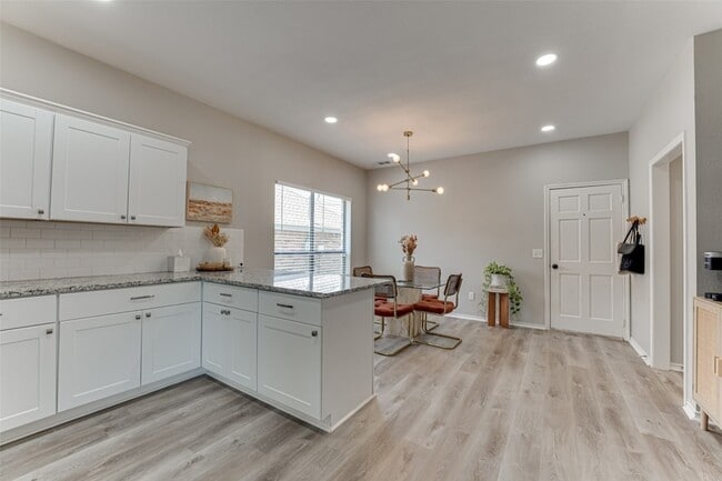 Building Photo - 6801 Alissa Dr